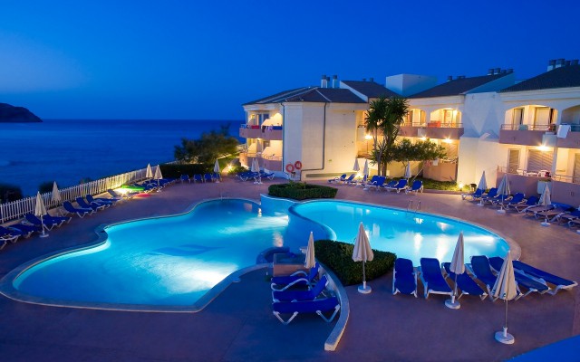Das Gewinnerbild: Hotelpool (original)